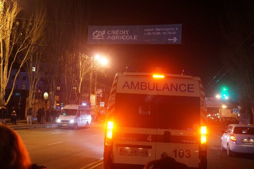 ДТП в Кривом Роге: пожилой мужчина бросился под автомобиль в нескольких метрах от пешеходного перехода (ФОТО 18+) (фото) - фото 1 ДТП в Кривом Роге: пожилой мужчина бросился под автомобиль в нескольких метрах от пешеходного перехода (ФОТО 18+) (фото) - фото 1