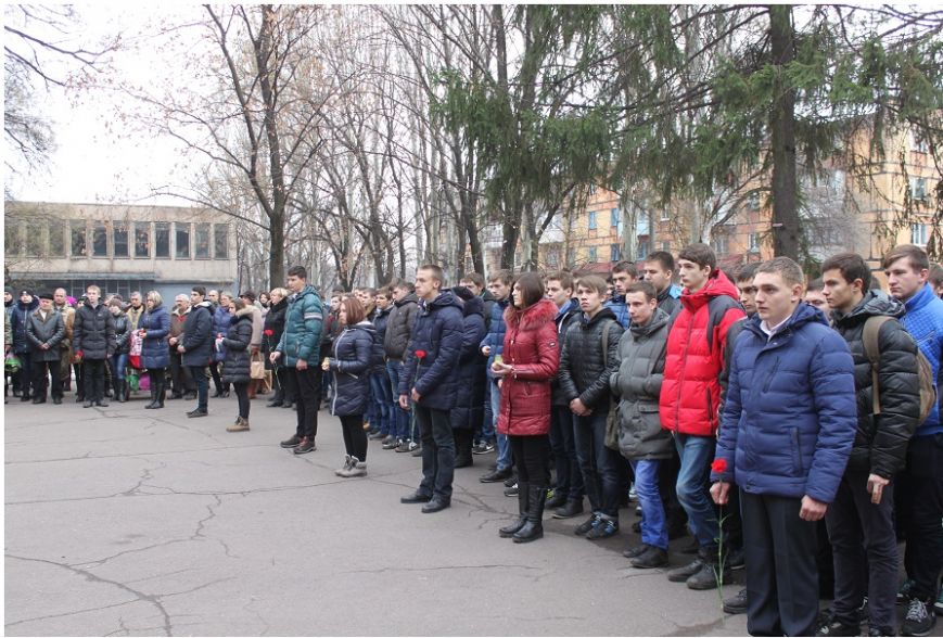 В память о бойце 17 бригады Константине Ткачуку, погибшему в зоне АТО, открыли мемориальную доску (ФОТО) (фото) - фото 1 В память о бойце 17 бригады Константине Ткачуку, погибшему в зоне АТО, открыли мемориальную доску (ФОТО) (фото) - фото 1