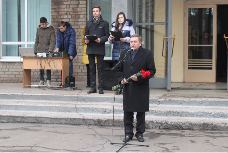 В память о бойце 17 бригады Константине Ткачуку, погибшему в зоне АТО, открыли мемориальную доску (ФОТО) (фото) - фото 2 В память о бойце 17 бригады Константине Ткачуку, погибшему в зоне АТО, открыли мемориальную доску (ФОТО) (фото) - фото 2