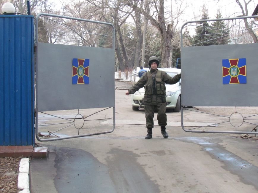 Нацгвардейцы в Мариуполе обвинили командиров своей части в..., фото-1 Нацгвардейцы в Мариуполе обвинили командиров своей части в вымогательстве, пьянстве и воровстве (ФОТО), фото-1