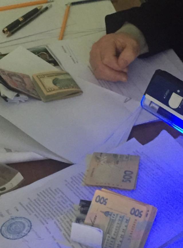 Директора филиала одесской юракадемии задержали на взятке (ФОТО) (фото) - фото 1