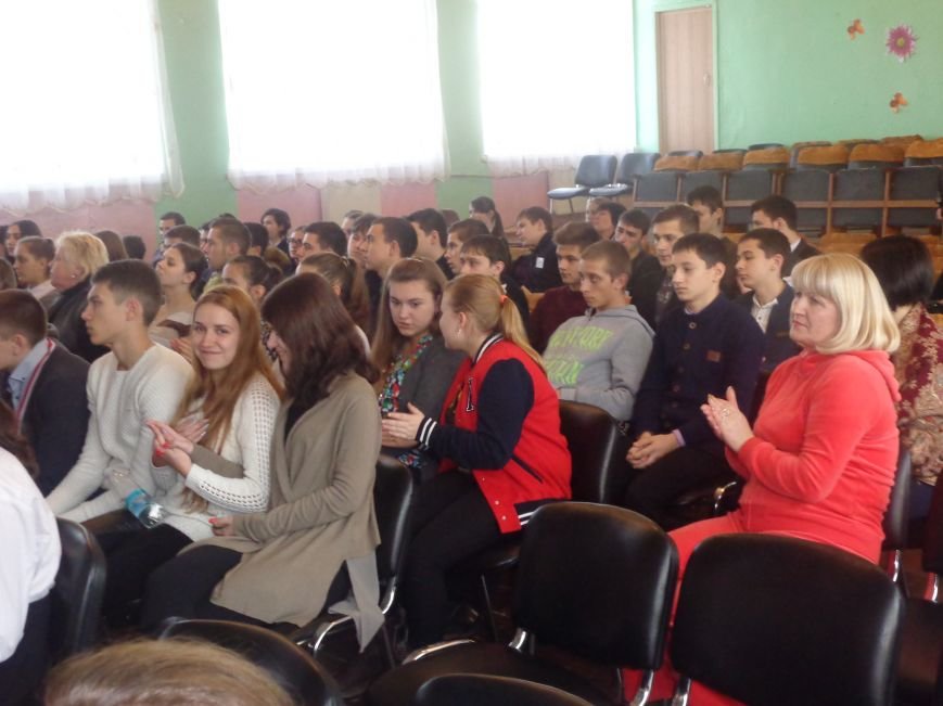 Служить и защищать: в ряды ОО «Молодежная лига будущих полицейских» вступили школьники Димитрова (фото) - фото 7 Служить и защищать: в ряды ОО «Молодежная лига будущих полицейских» вступили школьники Димитрова (фото) - фото 7