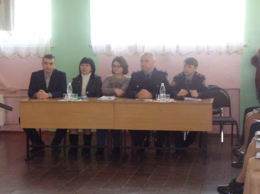 Служить и защищать: в ряды ОО «Молодежная лига будущих полицейских» вступили школьники Димитрова (фото) - фото 8 Служить и защищать: в ряды ОО «Молодежная лига будущих полицейских» вступили школьники Димитрова (фото) - фото 8
