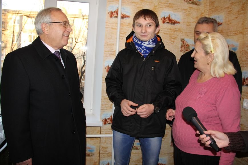 В Кривом Роге: сироте отремонтировали квартиру, спецкомиссия рекомендовала перевыборы мэра, а нардеп предложил создать Криворожскую область (фото) - фото 1 В Кривом Роге: сироте отремонтировали квартиру, спецкомиссия рекомендовала перевыборы мэра, а нардеп предложил создать Криворожскую область (фото) - фото 1