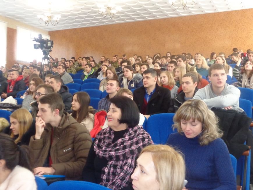 «Козацькому роду нема переводу!» - в Красноармейске выступил украинский коллектив «Вертеп» (фото) - фото 1 «Козацькому роду нема переводу!» - в Красноармейске выступил украинский коллектив «Вертеп» (фото) - фото 1