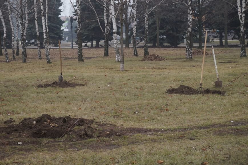В сквере имени Кузьмы Скрябина высадили первые саженцы (ФОТО) (фото) - фото 1 В сквере имени Кузьмы Скрябина высадили первые саженцы (ФОТО) (фото) - фото 1