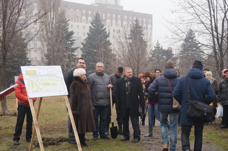 В сквере имени Кузьмы Скрябина высадили первые саженцы (ФОТО) (фото) - фото 1 В сквере имени Кузьмы Скрябина высадили первые саженцы (ФОТО) (фото) - фото 1