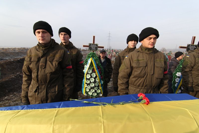 На Днепропетровщине провели в последний путь еще 9 неизвестных солдат (ФОТО) (фото) - фото 6 На Днепропетровщине провели в последний путь еще 9 неизвестных солдат (ФОТО) (фото) - фото 6