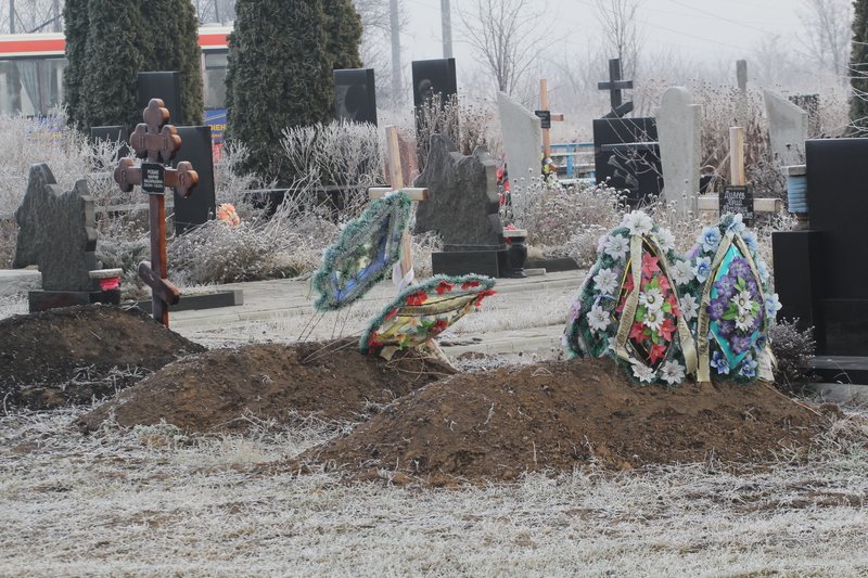 На Днепропетровщине провели в последний путь еще 9 неизвестных солдат (ФОТО) (фото) - фото 2 На Днепропетровщине провели в последний путь еще 9 неизвестных солдат (ФОТО) (фото) - фото 2