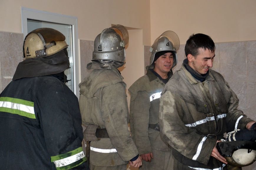 При пожаре в торгово-развлекательном центре Днепропетровска спасены 17 человек (ФОТО) (фото) - фото 6 При пожаре в торгово-развлекательном центре Днепропетровска спасены 17 человек (ФОТО) (фото) - фото 6