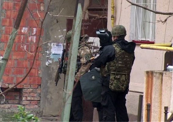 Пятничный переполох в Одессе – в центре города мужчина хотел подорвать дом (ФОТО, ВИДЕО) (фото) - фото 1