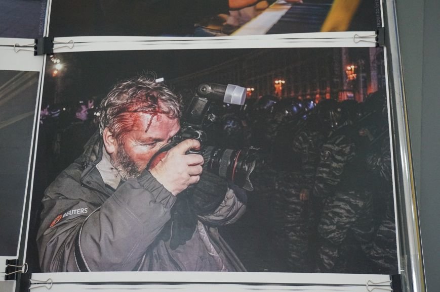 В Криворожском горисполкоме разместили фотографии с Евромайдана (ФОТО) (фото) - фото 5 В Криворожском горисполкоме разместили фотографии с Евромайдана (ФОТО) (фото) - фото 5