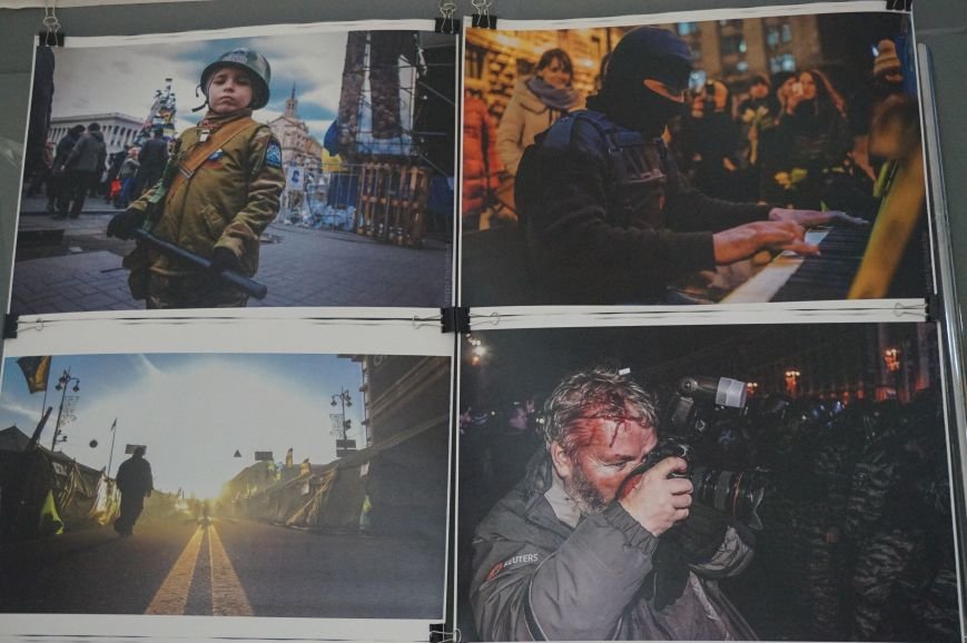 В Криворожском горисполкоме разместили фотографии с Евромайдана (ФОТО) (фото) - фото 4 В Криворожском горисполкоме разместили фотографии с Евромайдана (ФОТО) (фото) - фото 4