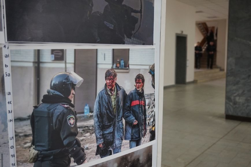 В Криворожском горисполкоме разместили фотографии с Евромайдана (ФОТО) (фото) - фото 2 В Криворожском горисполкоме разместили фотографии с Евромайдана (ФОТО) (фото) - фото 2