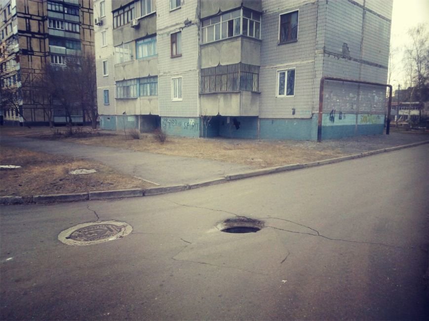 Криворожане предупреждают соседей об опасности, подстерегающей их во дворах, через соцсети (фото) - фото 2 Криворожане предупреждают соседей об опасности, подстерегающей их во дворах, через соцсети (фото) - фото 2