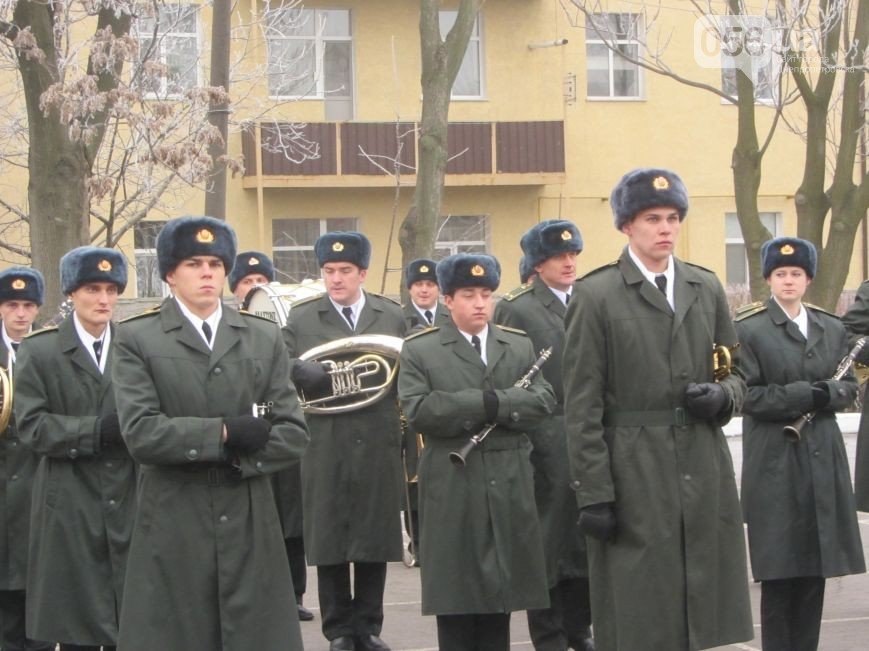 В Днепропетровске 190 военнослужащих приняли присягу на верность украинскому народу (ФОТО) (фото) - фото 1 В Днепропетровске 190 военнослужащих приняли присягу на верность украинскому народу (ФОТО) (фото) - фото 1
