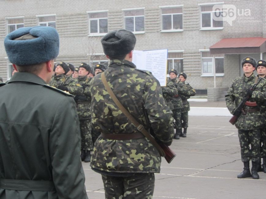 В Днепропетровске 190 военнослужащих приняли присягу на верность украинскому народу (ФОТО) (фото) - фото 1 В Днепропетровске 190 военнослужащих приняли присягу на верность украинскому народу (ФОТО) (фото) - фото 1