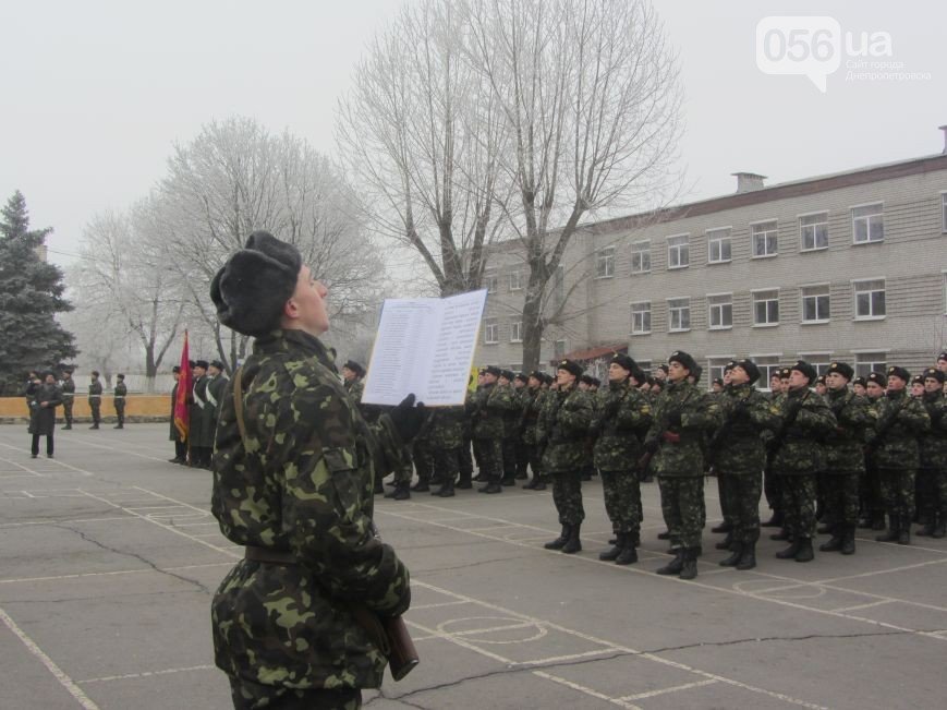 В Днепропетровске 190 военнослужащих приняли присягу на верность украинскому народу (ФОТО) (фото) - фото 1 В Днепропетровске 190 военнослужащих приняли присягу на верность украинскому народу (ФОТО) (фото) - фото 1