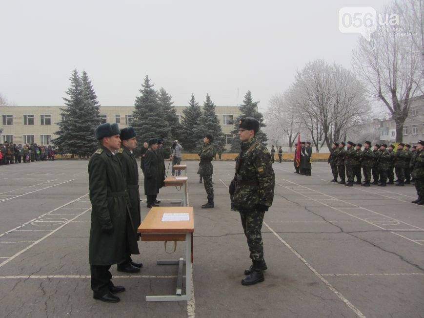 В Днепропетровске 190 военнослужащих приняли присягу на верность украинскому народу (ФОТО) (фото) - фото 1 В Днепропетровске 190 военнослужащих приняли присягу на верность украинскому народу (ФОТО) (фото) - фото 1