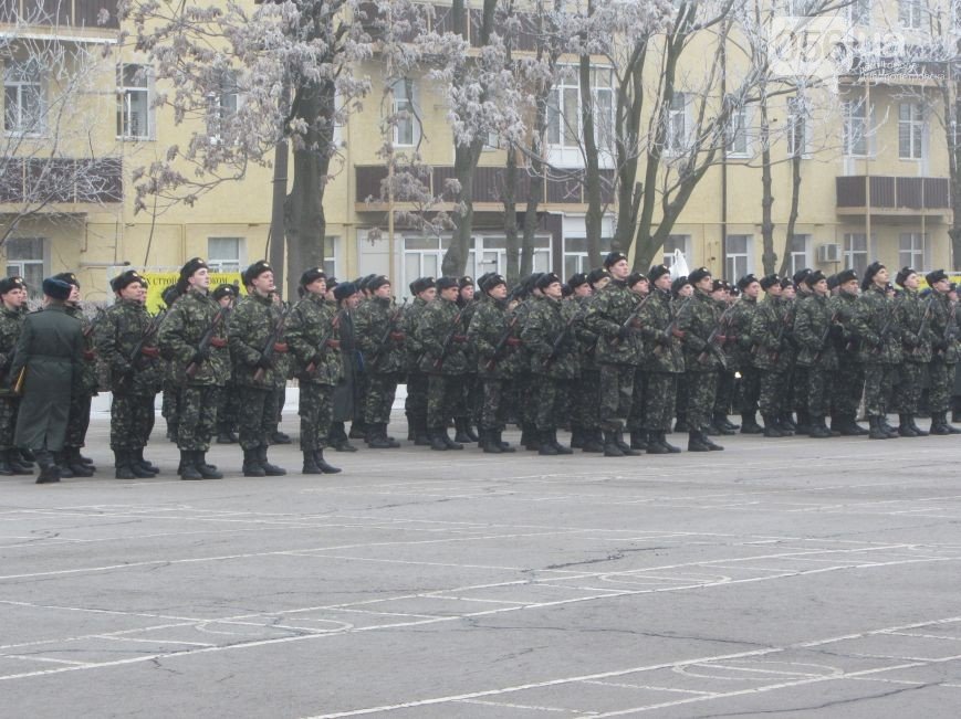 В Днепропетровске 190 военнослужащих приняли присягу на верность украинскому народу (ФОТО) (фото) - фото 1 В Днепропетровске 190 военнослужащих приняли присягу на верность украинскому народу (ФОТО) (фото) - фото 1