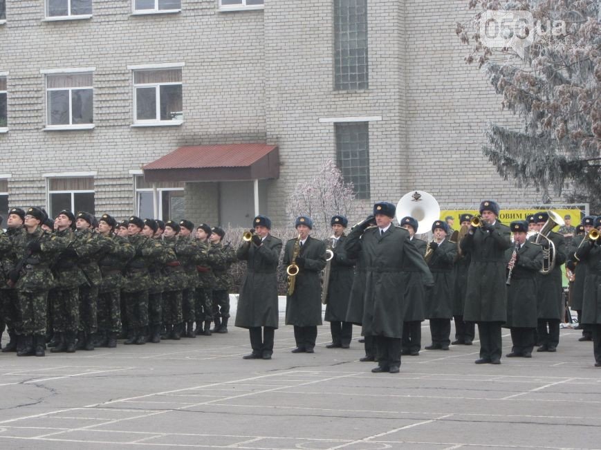 В Днепропетровске 190 военнослужащих приняли присягу на верность украинскому народу (ФОТО) (фото) - фото 1 В Днепропетровске 190 военнослужащих приняли присягу на верность украинскому народу (ФОТО) (фото) - фото 1