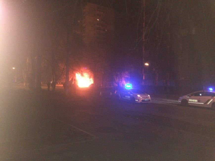 В Одессе со взрывами сгорела машина (ФОТО) (фото) - фото 1