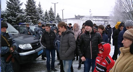 В Днепропетровске полиция полка особого назначения провела экскурсию детям (ФОТО) (фото) - фото 3 В Днепропетровске полиция полка особого назначения провела экскурсию детям (ФОТО) (фото) - фото 3