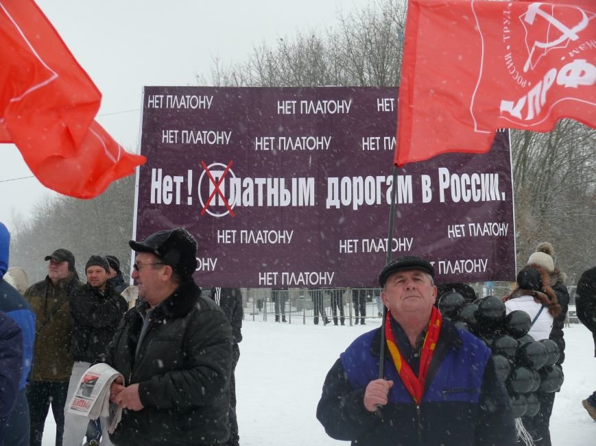 На Кургане Бессмертия КПРФ запускало в воздух шары из презервативов (фото) - фото 10 На Кургане Бессмертия КПРФ запускало в воздух шары из презервативов (фото) - фото 10