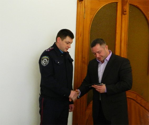 Сергій Кондрашенко вручив підлеглим посвідчення учасників АТО (ФОТО) (фото) - фото 1 Сергій Кондрашенко вручив підлеглим посвідчення учасників АТО (ФОТО) (фото) - фото 1