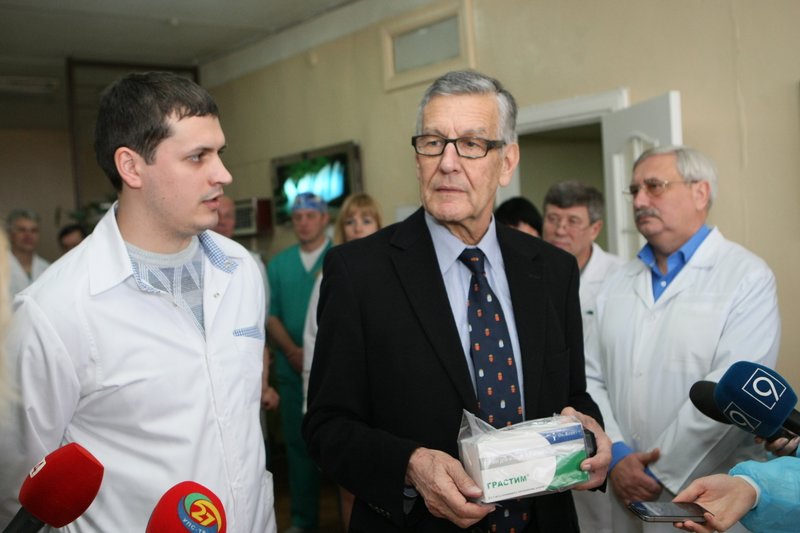 Швейцария передала Днепропетровщине препараты для онкобольных на 1,8 млн. грн (ФОТО) (фото) - фото 3 Швейцария передала Днепропетровщине препараты для онкобольных на 1,8 млн. грн (ФОТО) (фото) - фото 3