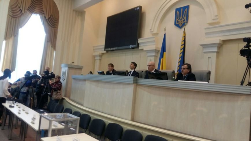 В Днепропетровске депутаты собрались на первую сессию облсовета нового созыва. ТЕКСТОВЫЙ ОНЛАЙН (фото) - фото 10 В Днепропетровске депутаты собрались на первую сессию облсовета нового созыва. ТЕКСТОВЫЙ ОНЛАЙН (фото) - фото 10