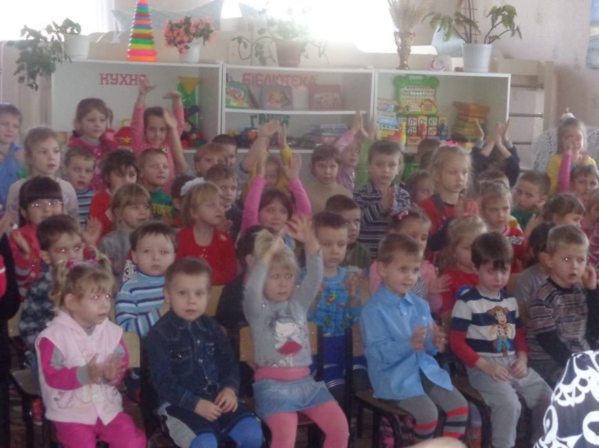 В детских садиках Красноармейска прошли предпраздничные концерты воспитанников музыкальной школы имени Н. Д. Леонтовича (фото) - фото 34 В детских садиках Красноармейска прошли предпраздничные концерты воспитанников музыкальной школы имени Н. Д. Леонтовича (фото) - фото 34