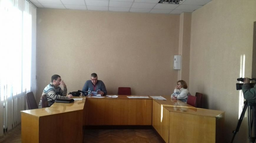 Новый председатель горизбиркома Кривого Рога приняла присягу, но отказалась рассматривать подготовленные проекты постановлений (фото) - фото 1 Новый председатель горизбиркома Кривого Рога приняла присягу, но отказалась рассматривать подготовленные проекты постановлений (фото) - фото 1
