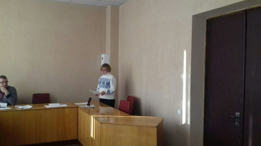 Новый председатель горизбиркома Кривого Рога приняла присягу, но отказалась рассматривать подготовленные проекты постановлений (фото) - фото 1 Новый председатель горизбиркома Кривого Рога приняла присягу, но отказалась рассматривать подготовленные проекты постановлений (фото) - фото 1