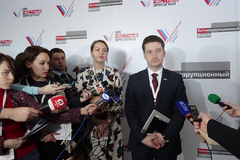 «Чиновники не должны нас бояться». Белгородские «фронтовики», журна... «Чиновники не должны нас бояться». Белгородские «фронтовики», журналисты и активисты с коллегами из ЦФО обговорили способы борьбы с коррупцией (фо...
