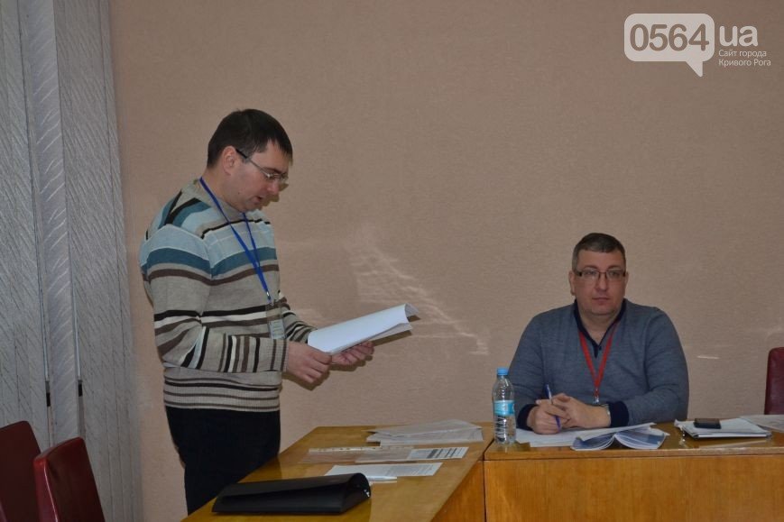 В Кривом Роге: ребенок провалился в люк, на рынках торгуют соснами... В Кривом Роге: ребенок провалился в люк, на рынках торгуют соснами без чипов, горизбирком досрочно прекратил полномочия старых 6 районных комиссий...