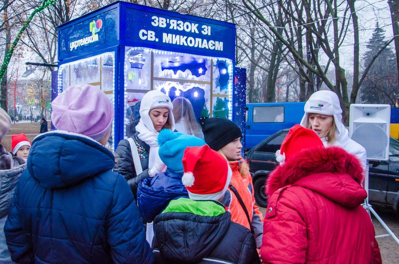 На Днепропетровщине открылся сказочный новогодний городок (ФОТО) (фото) - фото 6 На Днепропетровщине открылся сказочный новогодний городок (ФОТО) (фото) - фото 6