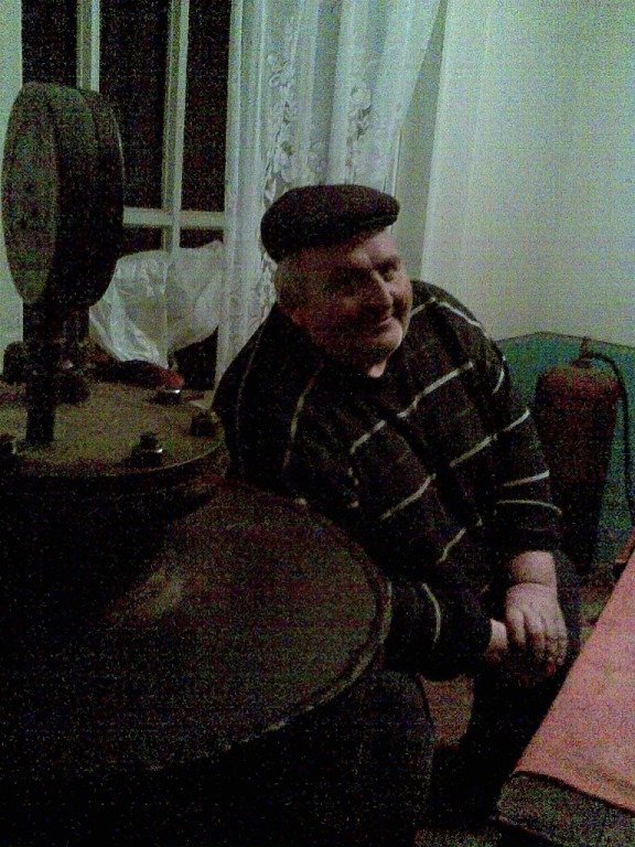 Тернополянин виготовив 700 літрів м’ясних консервів для воїнів АТО (фото) - фото 1 Тернополянин виготовив 700 літрів м’ясних консервів для воїнів АТО (фото) - фото 1