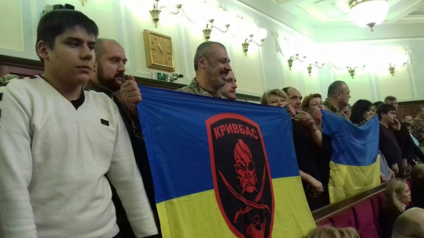 В Верховной Раде криворожане пытаются привлечь внимание народных избранников и скандируют В Верховной Раде криворожане пытаются привлечь внимание народных избранников и скандируют