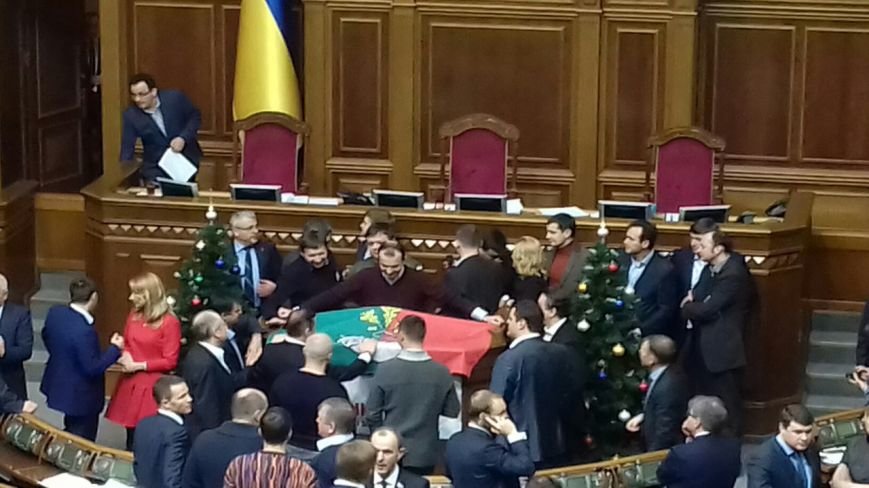 Владимир Гройсман объявил перерыв в заседании Верховной Рады (фото) - фото 1 Владимир Гройсман объявил перерыв в заседании Верховной Рады (фото) - фото 1