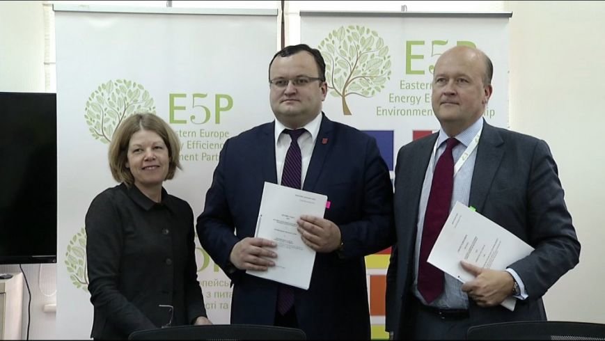 Угоду підписано: Чернівецька міська рада взяла кредит у європейського банку (фото) - фото 1 Угоду підписано: Чернівецька міська рада взяла кредит у європейського банку (фото) - фото 1