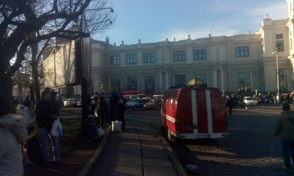 У Львові шукають вибухівку на Головному залізничному вокзалі (ФОТО) (фото) - фото 1 У Львові шукають вибухівку на Головному залізничному вокзалі (ФОТО) (фото) - фото 1
