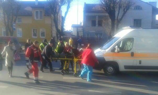 У Львові на пішохідному переході збили людину. Опубліковані фото (фото) - фото 1 У Львові на пішохідному переході збили людину. Опубліковані фото (фото) - фото 1