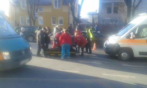 У Львові на пішохідному переході збили людину. Опубліковані фото (фото) - фото 1 У Львові на пішохідному переході збили людину. Опубліковані фото (фото) - фото 1