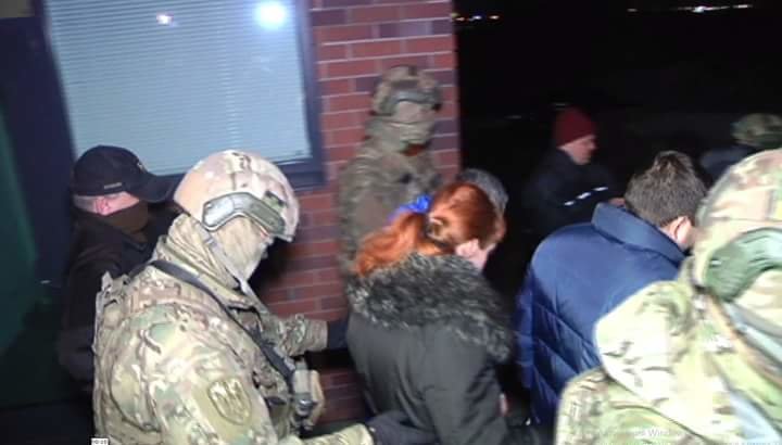 Геннадия Корбана в сопровождению правоохранителей доставили в Киеве (фото) - фото 3 Геннадия Корбана в сопровождению правоохранителей доставили в Киеве (фото) - фото 3