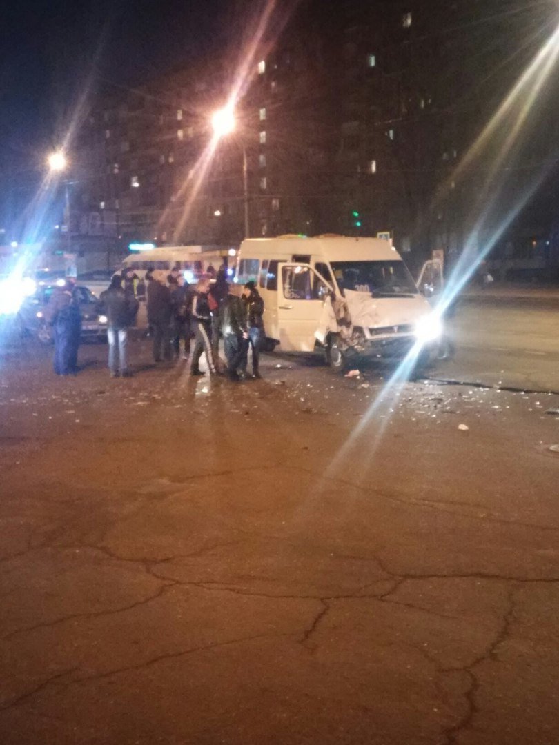 ДТП в Кривом Роге: в маршрутку с пассажирами ДТП в Кривом Роге: в маршрутку с пассажирами