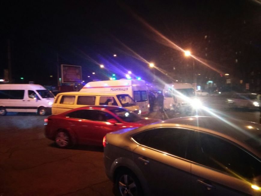 ДТП в Кривом Роге: в маршрутку с пассажирами ДТП в Кривом Роге: в маршрутку с пассажирами