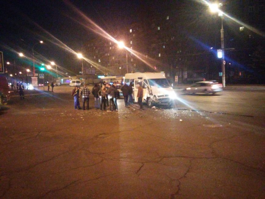 ДТП в Кривом Роге: в маршрутку с пассажирами ДТП в Кривом Роге: в маршрутку с пассажирами