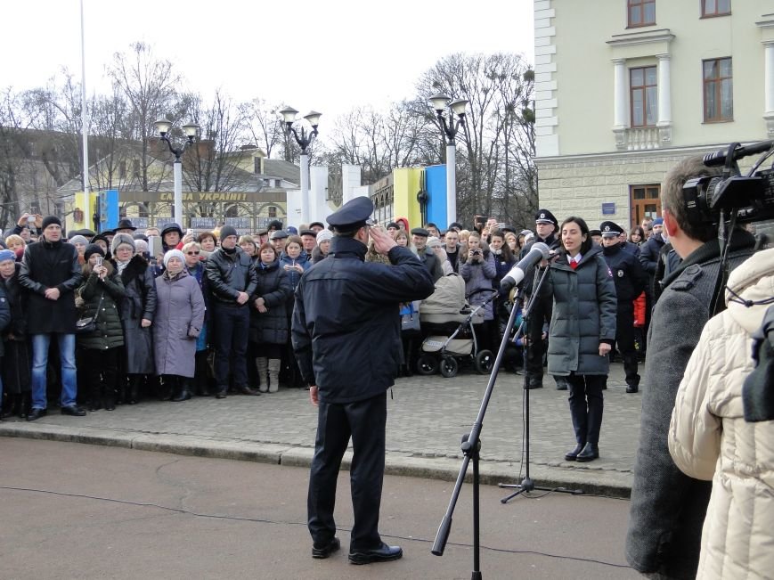 Нова поліція сьогодні присягнула служити громаді Хмельницького (Фото, відео) (фото) - фото 4 Нова поліція сьогодні присягнула служити громаді Хмельницького (Фото, відео) (фото) - фото 4