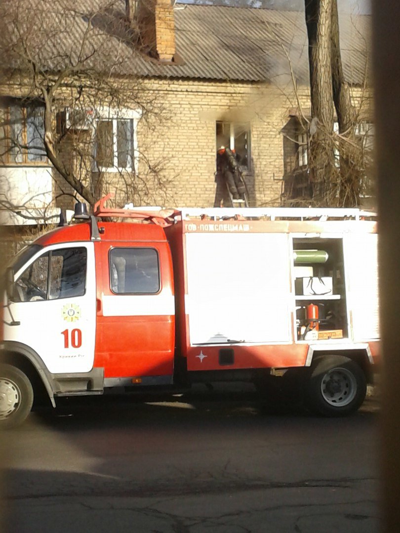 Криворожские спасатели ликвидировали пожар в одном из домов по улице Туполева (ФОТО) (фото) - фото 1 Криворожские спасатели ликвидировали пожар в одном из домов по улице Туполева (ФОТО) (фото) - фото 1